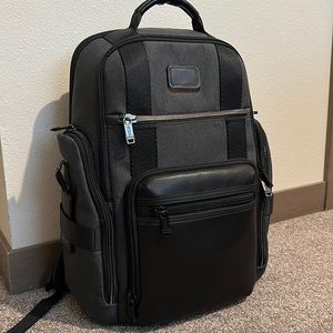 Tumi Sheppard Deluxe Brief Pack